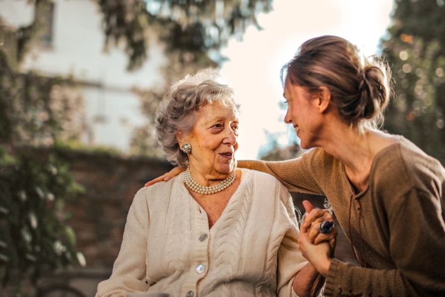 Centennial Health Care nurse providing in-home senior care