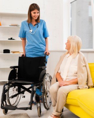 PSW Service Toronto caregiver assisting an elderly woman with compassionate in-home personal care.